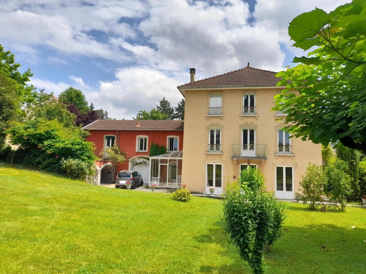 Maison Letrat La Tour-du-Pin Bagian luar foto
