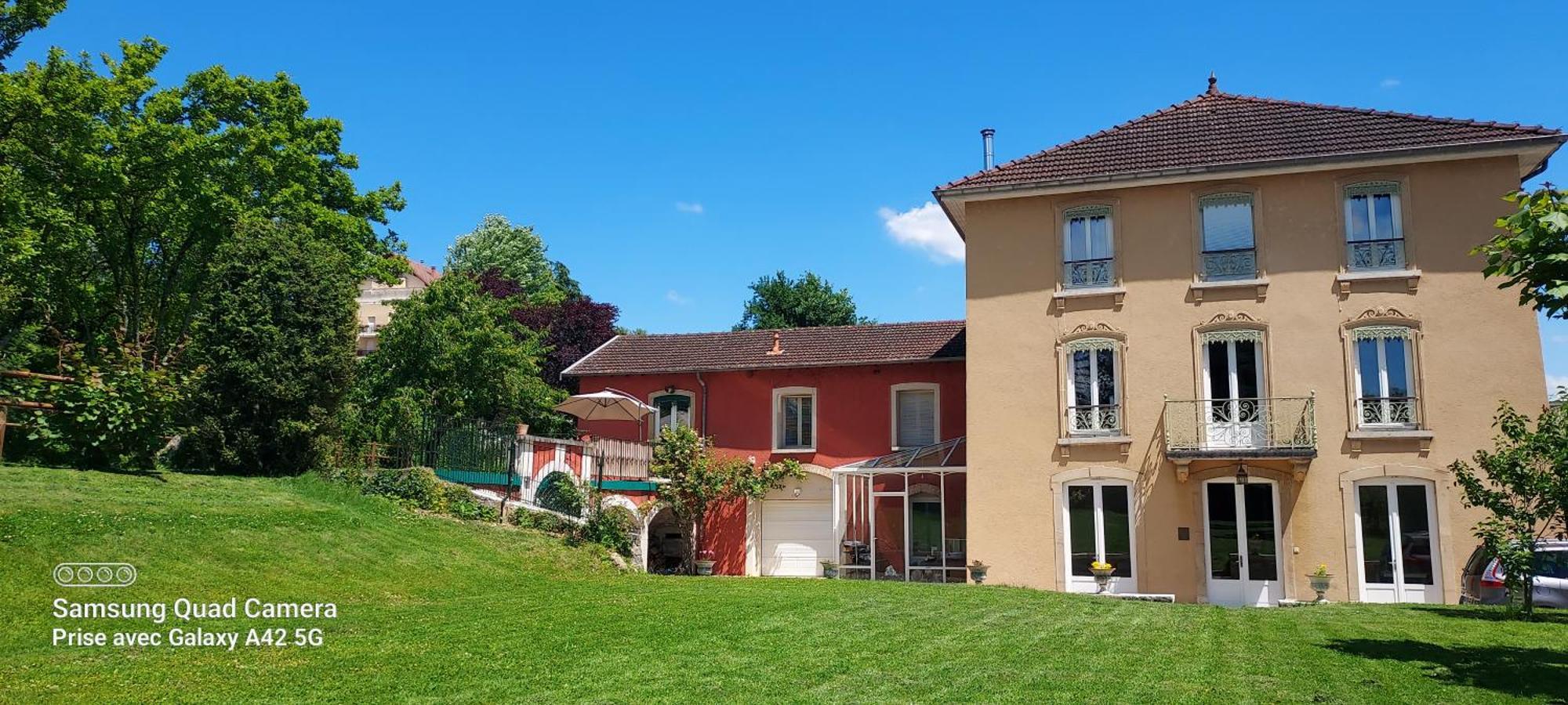 Maison Letrat La Tour-du-Pin Bagian luar foto